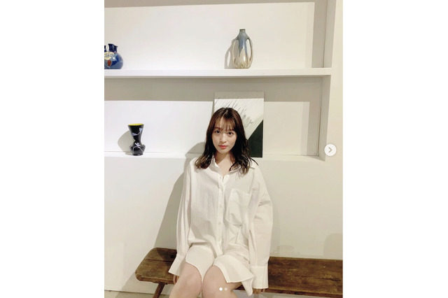 神部美咲の彼シャツ姿が“あざとかわいい”!インスタ写真にファン歓喜 画像
