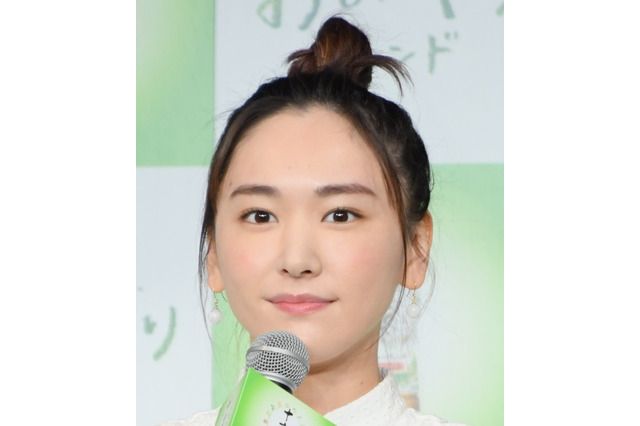 新垣結衣、実家に伝わる“お盆”の奇妙な風習明かす「パイナップルを転がす」 画像