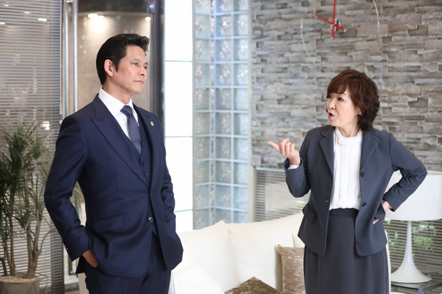 窮地に立たされた織田裕二守るべく、清水ミチコが優秀な弁護士役で登場.......今夜放送『SUITS/スーツ2』 画像