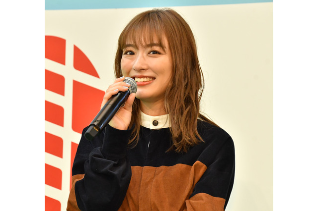内田理央、YouTube10万人突破で歓喜!噂のアレが届いた 画像