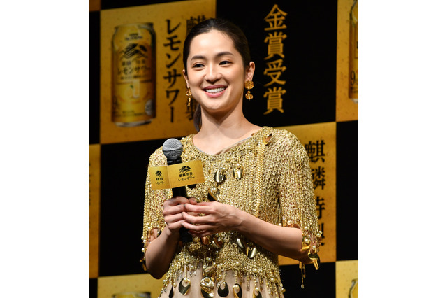 中村アン、全身ゴールドの衣装で登場!内村光良「ローマ帝国を彷彿させる!」 画像
