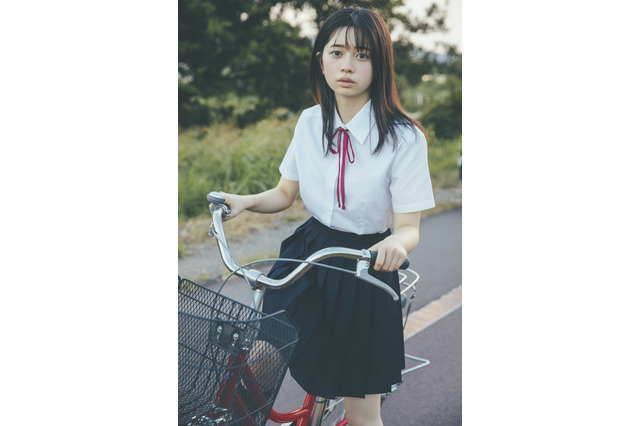 桜田ひより、初のカレンダーブック発売決定!甘酸っぱい青春詰まったショット多数収録! 画像