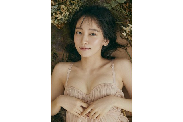 吉岡里帆、2nd写真集を11月に発売!出来栄えに自信「見ごたえのある作品になった」 画像