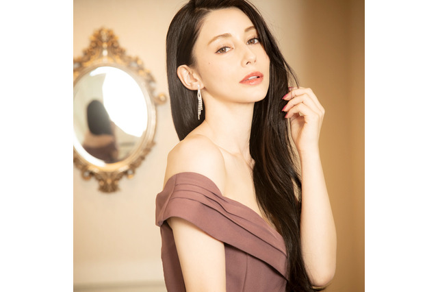 ダレノガレ明美、モデルの本領発揮!主役感漂うドレスブランドに起用 画像