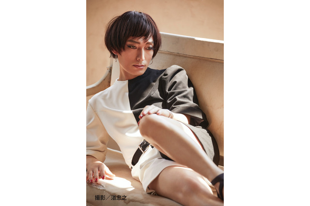草なぎ剛、『週刊文春』グラビア「原色美女図鑑」に“凪沙”として登場! 画像