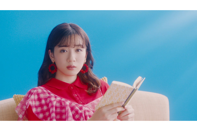 永野芽郁、新CMでキュートな困り顔 画像