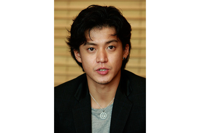 小栗旬、芸術一家に生まれる! 父はオペラの舞台監督、母はクラシックバレエの先生 画像