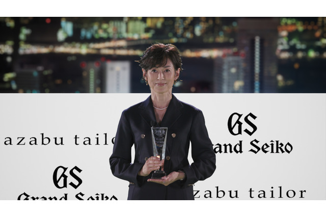 鈴木保奈美が「SUITS OF THE YEAR」受賞!オーダースーツ姿でバーチャル授賞式に! 画像