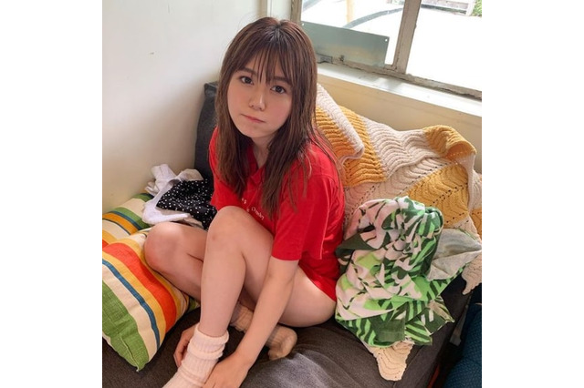 井口綾子、Tシャツ生足ショットに「エロ可愛い」の声！ 画像