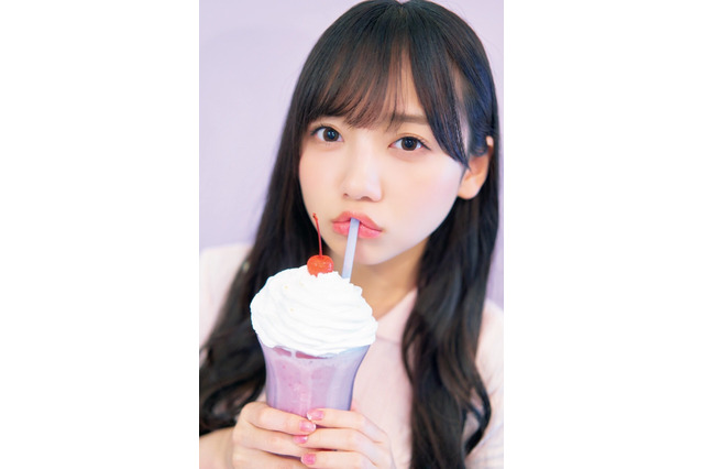 日向坂46・齊藤京子とカフェでデート気分！写真集の新カット公開 画像