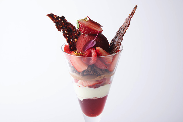 エンポリオ アルマーニ カフェ 心斎橋パルコ、「ベリー、チョコレート、赤ワインのパフェ」期間限定販売 画像