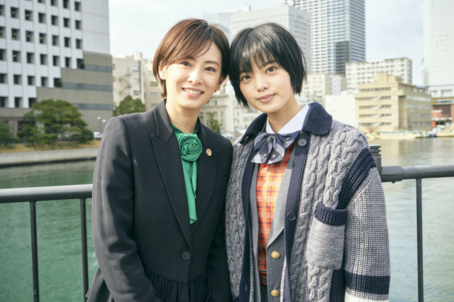 北川景子、映画『さんかく窓の外側は夜』出演決定！平手友梨奈と仲睦まじい様子も公開 画像