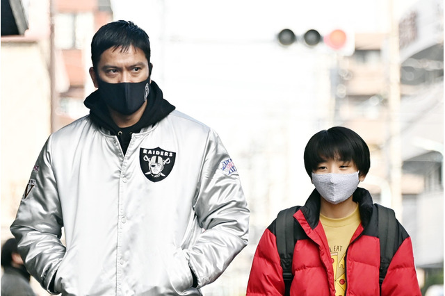 長瀬智也、桐谷健太に借金を申し出るも驚愕の事実を知ることになり......『俺の家の話』第2話 画像