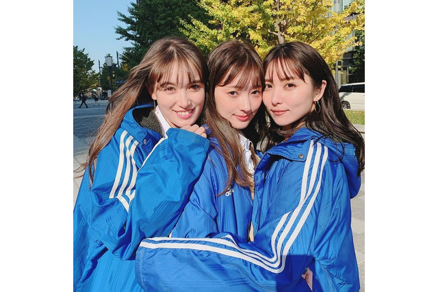石川恋、トラウデン直美&宮本茉由と密着スリーショット!ファン「天使」「めっちゃ可愛い」 画像