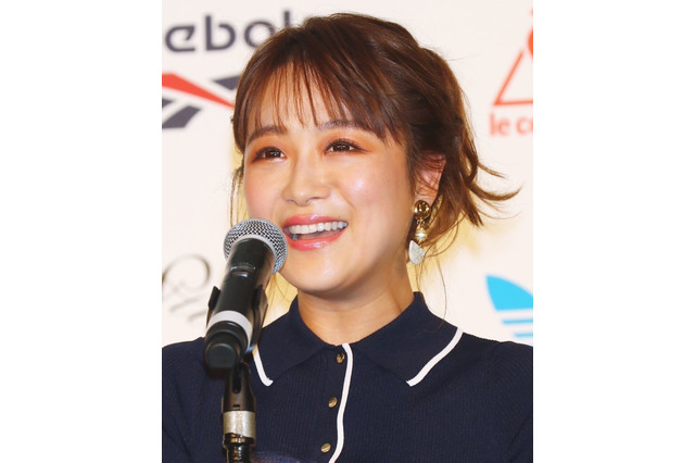 鈴木奈々、絶対領域まぶしいパーカー×ニーハイブーツファッションに反響! 画像