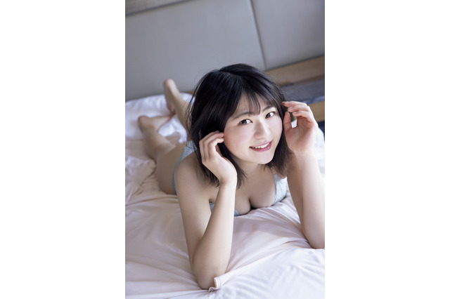 制コレ準GP・山田南実、夢のホテルでグラビア撮影!寝室でのセクシーカットも! 画像