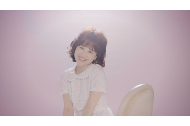 松田聖子、40年ぶりの“聖子ちゃんカット”披露!代表曲「青い珊瑚礁」MVが初公開! 画像