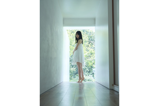 乃木坂46・4期生の賀喜遥香、グラビアで透き通るような美肌披露 画像