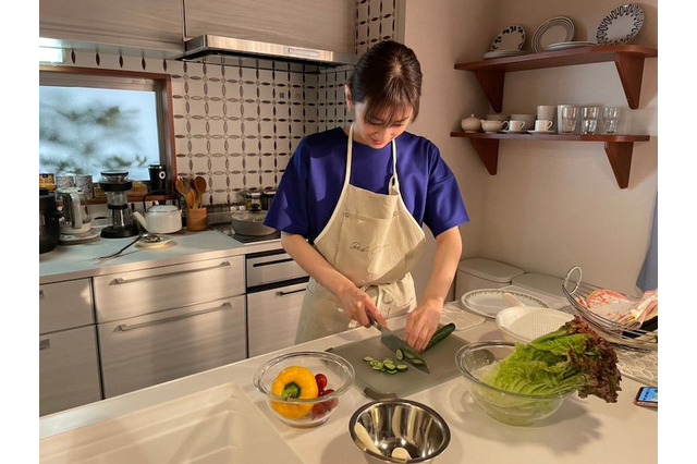 北川景子のエプロン姿にファンメロメロ!「可愛い~」「キッチンが似合う」 画像