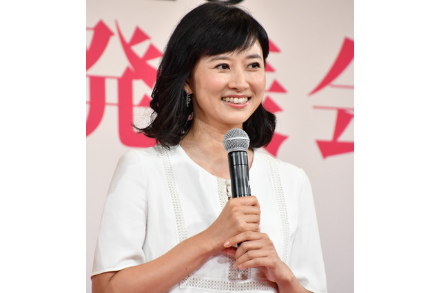 菊川怜、「朝の光で起きたくない」と完全遮光　カーテン両端をガムテで固定 画像