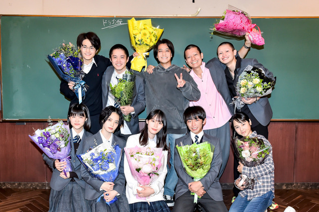 日曜劇場『ドラゴン桜』高橋海人ら“東大専科”生徒たちがクランクアップ 画像