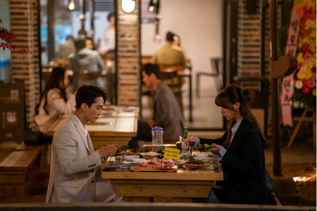 【韓国ドラマ】ソン・スンホンが恋愛下手な精神科医役！ソ・ジヘらとの四角関係の結末は？『夕食、一緒に食べませんか』 画像