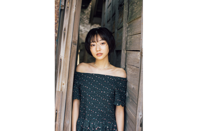 武田玲奈の写真集が間もなく発売！肩見せセクシーカットを先行公開 画像