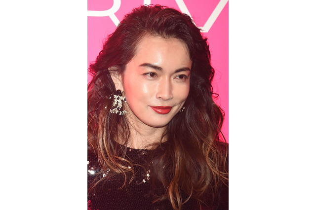 長谷川京子の脚見せミニスカワンピ姿に「若々しい」「美しすぎる」の声 画像