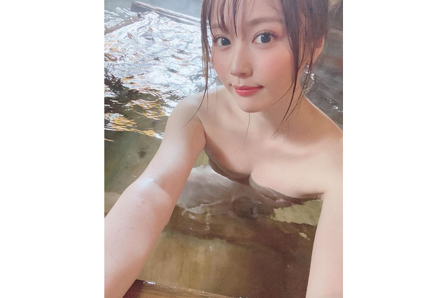 小日向ゆかのギリギリ温泉ショットに「刺激が強すぎ」「水も滴るいい女！」の声 画像