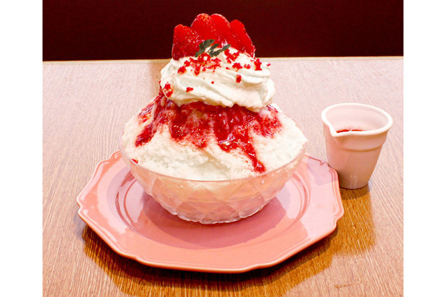 センナリヤフルーツパーラーで「フルーツとレアチーズケーキのかき氷」新発売 画像