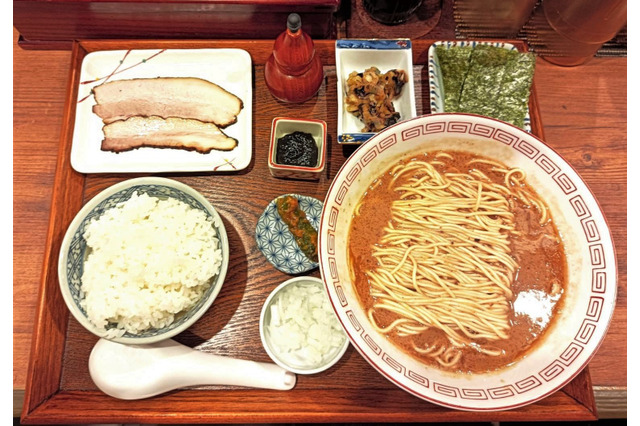 「栗」&「秋刀魚」味の斬新なラーメンが登場!「炭火焼濃厚中華そば 奥倫道」実食レポ! 画像