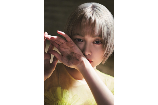 玉城ティナ、デビュー10周年記念写真集 『世界』 10月発売!蜷川実花が全編撮影 画像