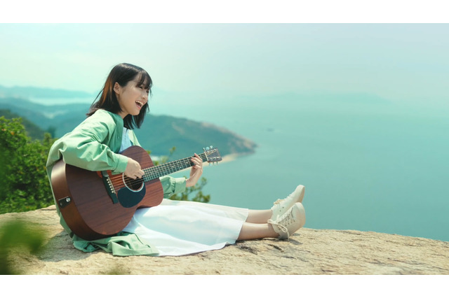 乃木坂46・掛橋沙耶香、CMでギター弾き語りに初挑戦!地元・岡山の絶景スポットで歌声披露 画像