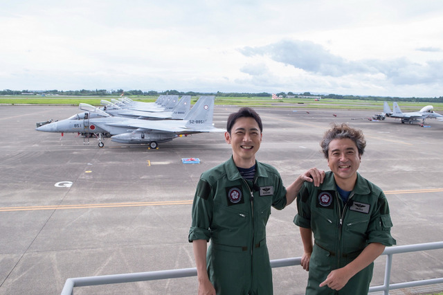 小泉孝太郎、ムロツヨシに「F-15戦闘機」チャーター！すさまじいGの世界に......？！ 画像