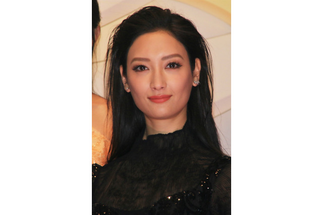 菜々緒、ビキニ写真で33歳誕生日を報告!「完璧ボディ」「綺麗過ぎ」と絶賛多数 画像