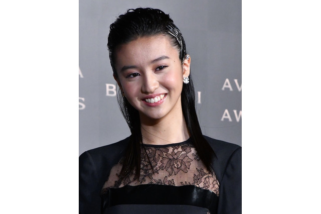 Koki,、黒タイツ×ミニスカの美脚カットをインスタに投稿! 画像