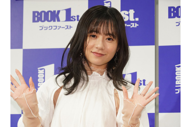 伊藤萌々香、初のランジェリー撮影は夜の屋外 「不審者と思われないか不安でした（笑）」 画像