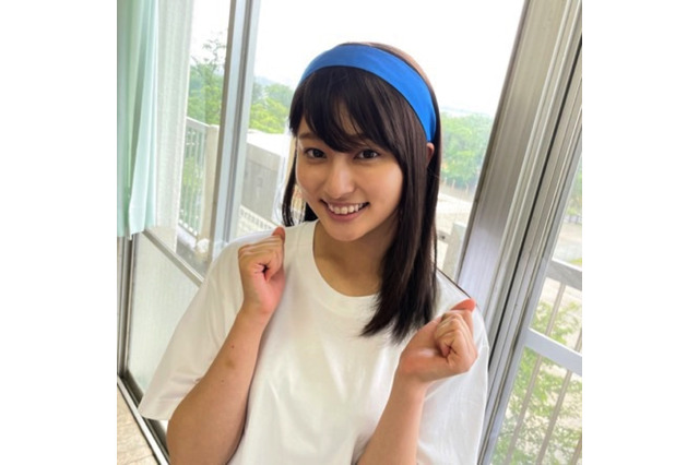吉川愛が体操服に青のハチマキ!“体育祭ショット”にファン歓喜 画像