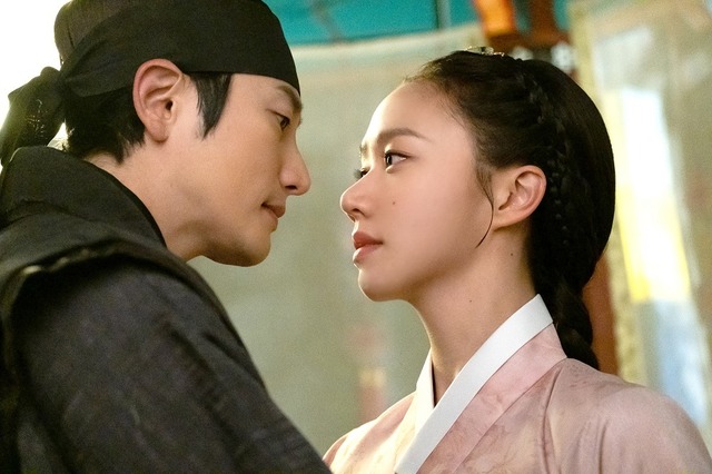 【韓国ドラマ】『風と雲と雨』撮影終了に満面の笑みパク・シフ&投げキッスするコ・ソンヒの映像公開 画像