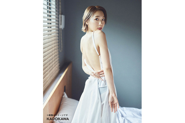 人気声優・斉藤朱夏、2nd写真集から先行カット公開！貴重な部屋着や美背中カット 画像
