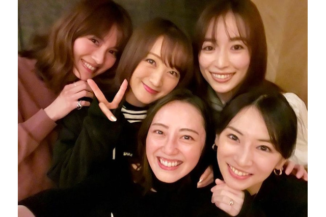 北川景子、泉里香、小松彩夏らの“戦士会ショット”に反響「キターッ!!」「皆さん相変わらずかわいい」 画像