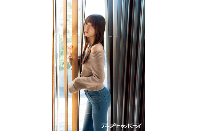 乃木坂46・弓木奈於、22歳の自然なオトナ感!謎深まるインタビューも公開!? 画像