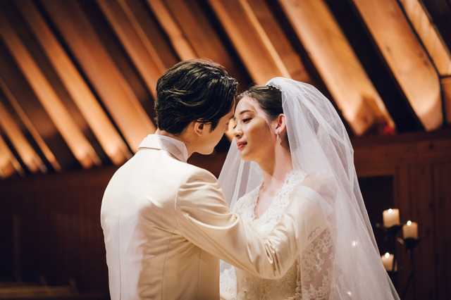 塩野瑛久と足立梨花が誓いのキス!スタジオ大興奮 画像