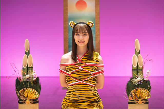 内田理央が虎コスプレで緊縛される！『来世ちゃん』正月SP場面写真解禁 画像