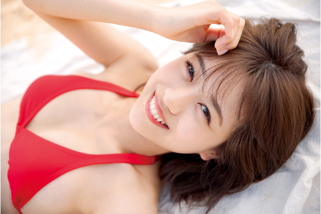 AKB48・篠崎彩奈、大人の色気たっぷりの1stイメージDVD本日発売！ 画像