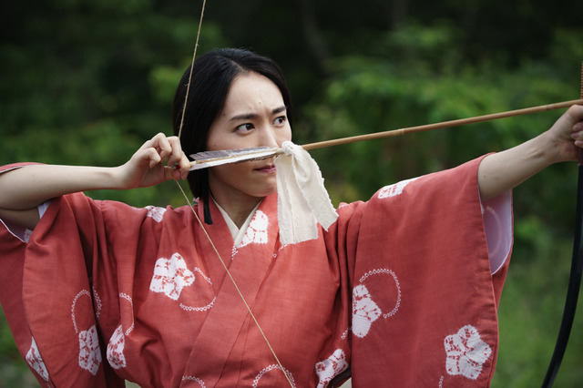 大河ドラマ『鎌倉殿の13人』第4話は“矢のゆくえ”に注目!八重が小栗旬から声をかけられる 画像
