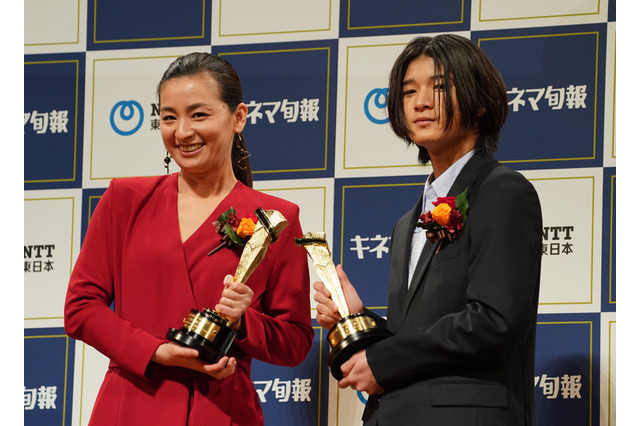 尾野真千子、和田庵との“親子受賞”に歓喜「本当に母のような気持ちで」 画像