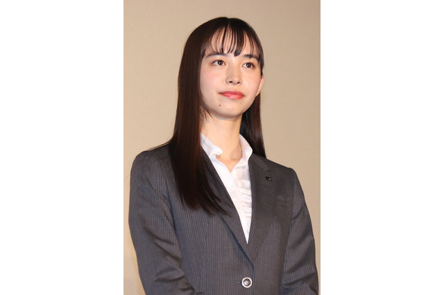 井桁弘恵、 『仮面ライダー』バルキリーの変身ポーズ披露！ネット感動「お宝映像です」 画像