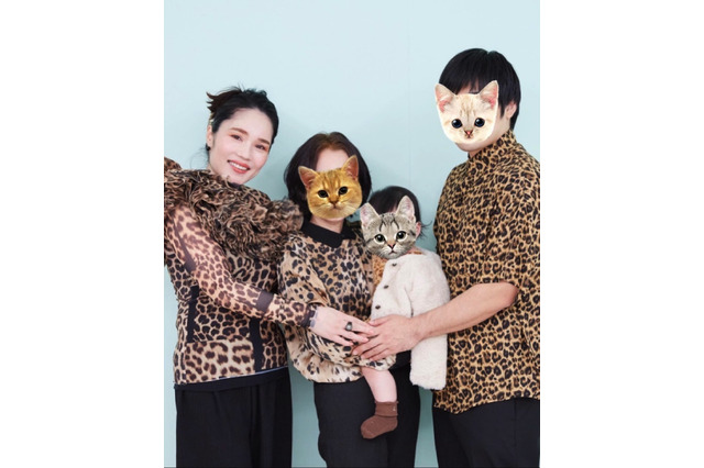 平野ノラ、長女1歳記念で家族全員ヒョウ柄記念撮影！ 画像