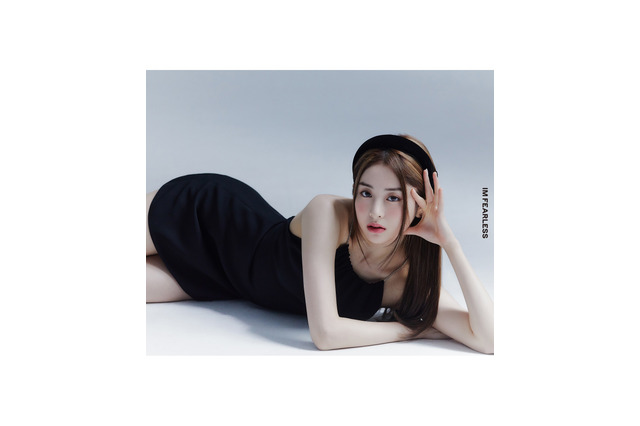 LE SSERAFIM、最後のメンバー・HUH YUNJINが公開！6人がついに出揃う 画像